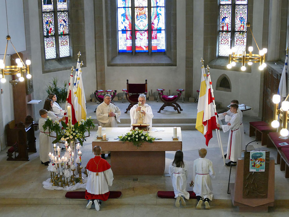 Feier der 1. Heiligen Kommunion in Sankt Crescentius (Foto: Karl-Franz Thiede)